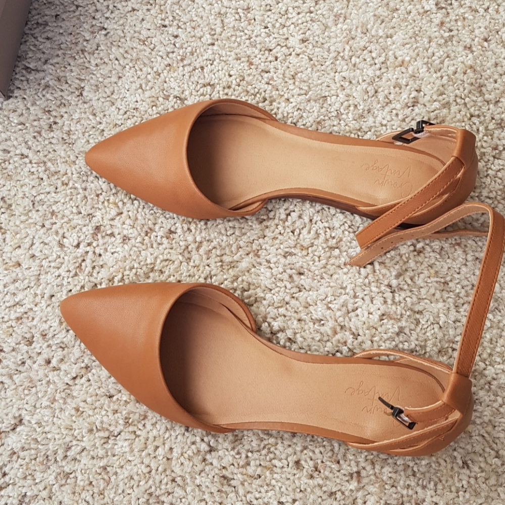 Brown leather trimmed pointy shoes